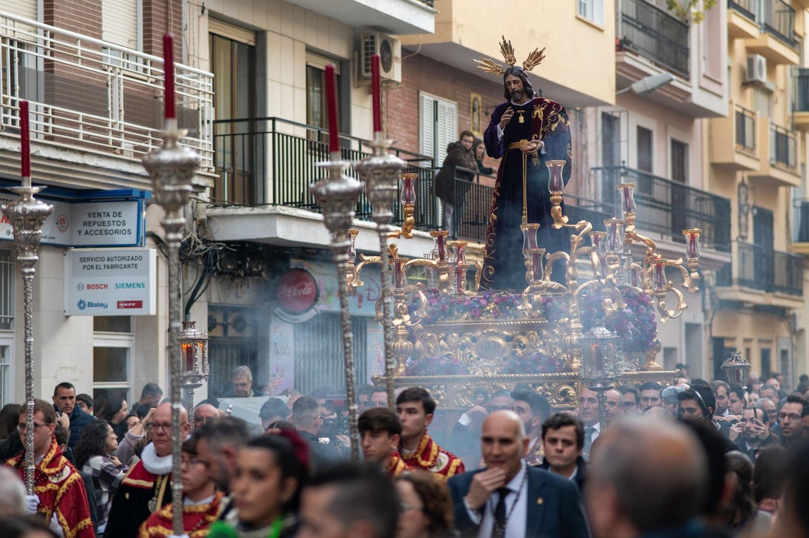 El Vía Crucis de la Semana Santa de Huelva 2025, en imágenes