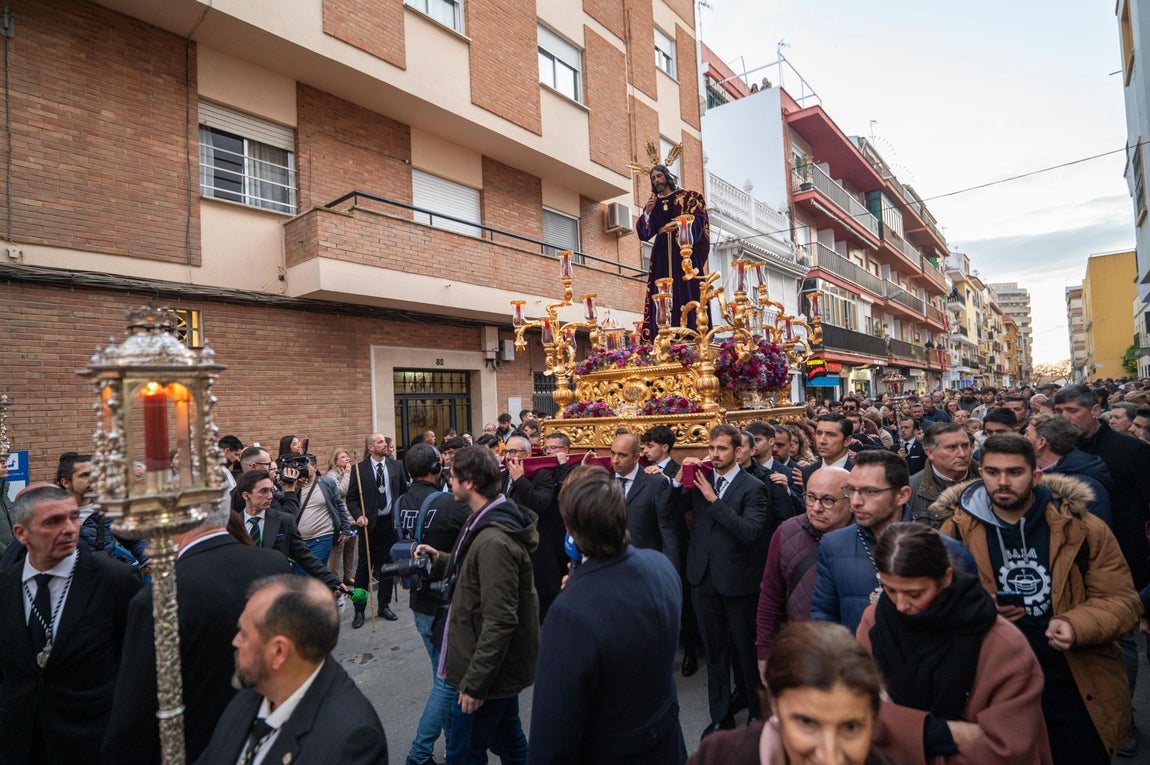 El Vía Crucis de la Semana Santa de Huelva 2025, en imágenes