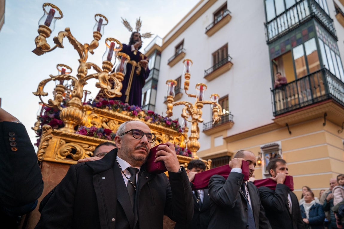 El Vía Crucis de la Semana Santa de Huelva 2025, en imágenes