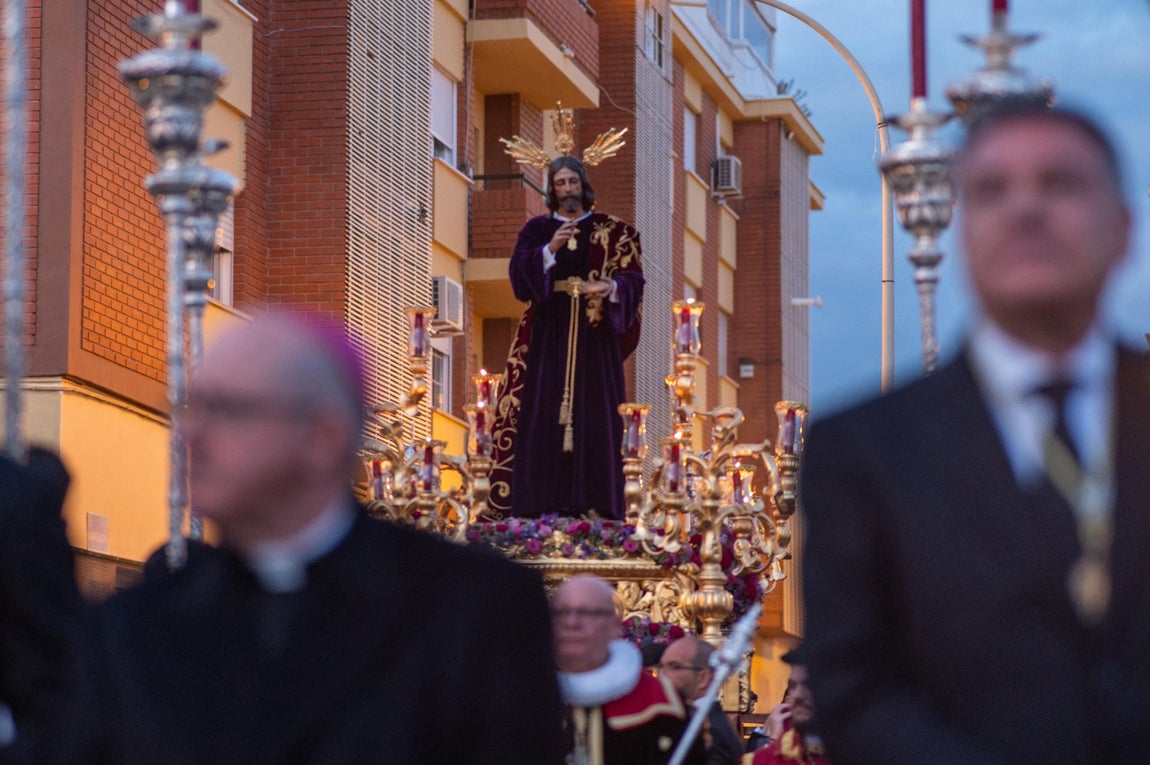 El Vía Crucis de la Semana Santa de Huelva 2025, en imágenes