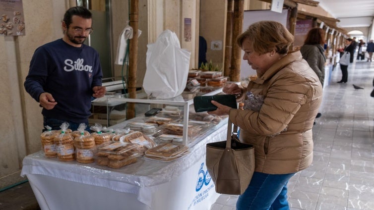 La muestra 'Sabores de Cuaresma de la Provincia de Huelva' cuenta con 13 expositores de repostería