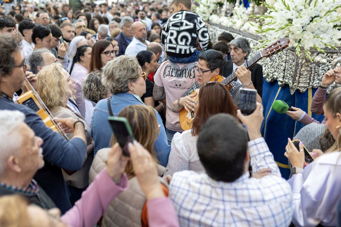 Las imágenes de la Virgen de los Dolores por las calles de Huelva