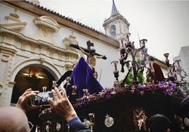 Lunes Santo 2025 en Huelva: Imágenes para la historia y la polémica, el Perdón se refugia en la Concepción