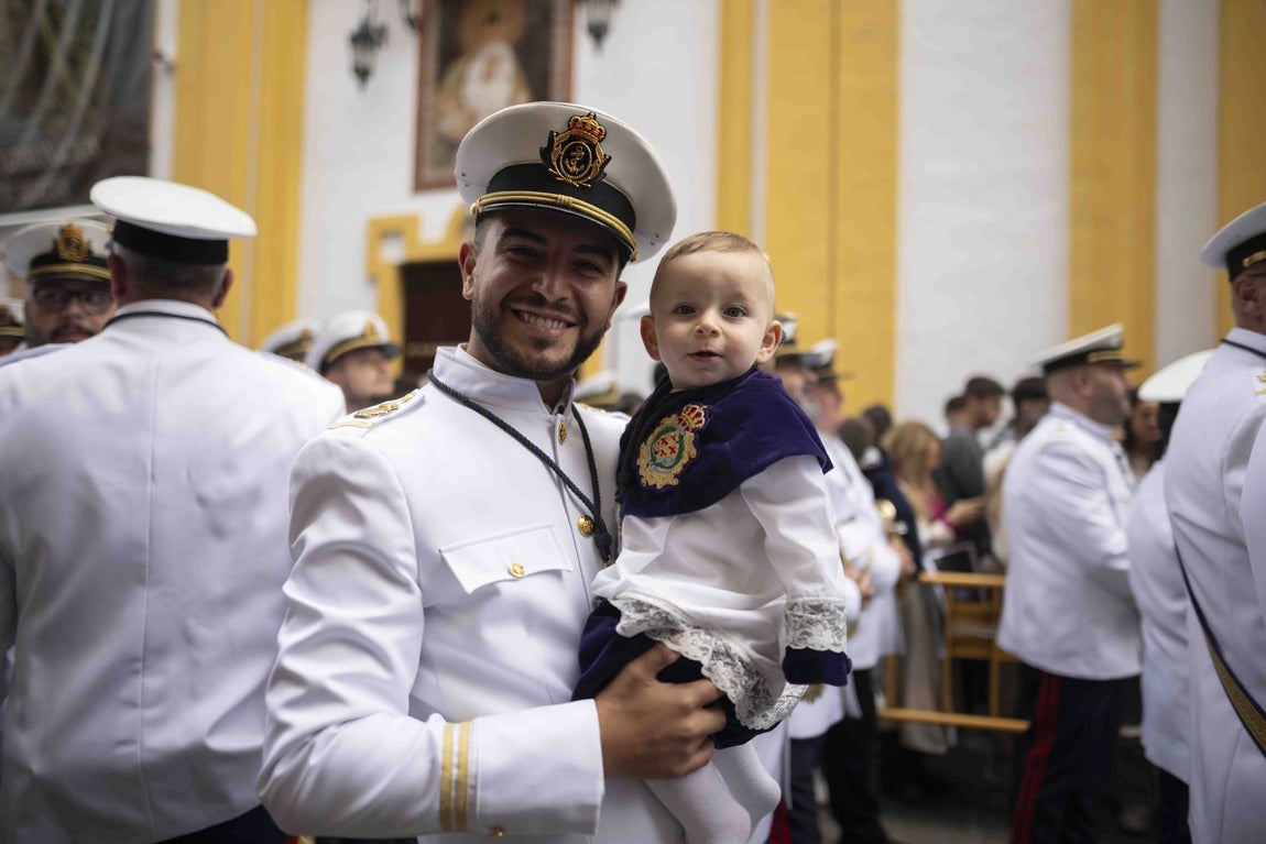 Miércoles Santo en Huelva: Una corona de instantes con La Esperanza