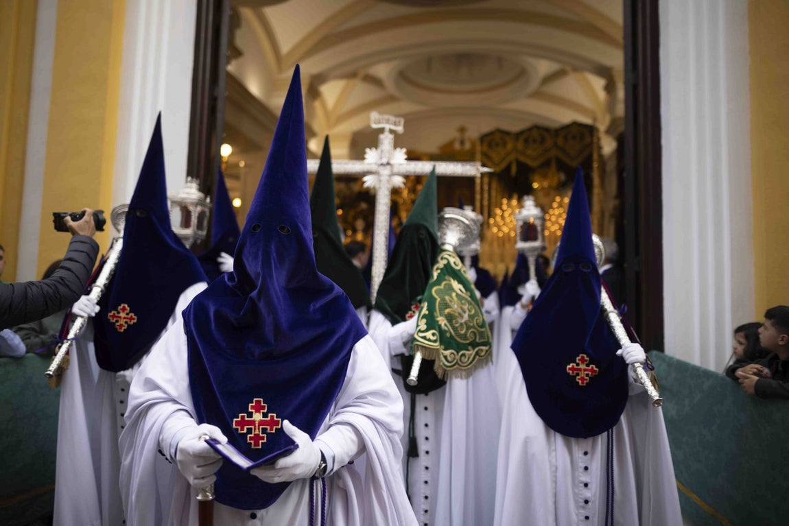 Miércoles Santo en Huelva: Una corona de instantes con La Esperanza