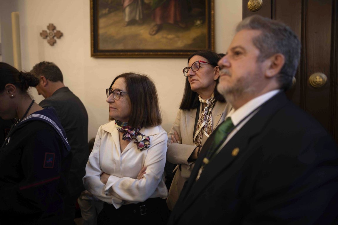 Miércoles Santo en Huelva: Una corona de instantes con La Esperanza