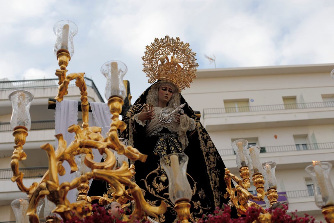 Viernes Santo: En Silencio a los pies de la cruz