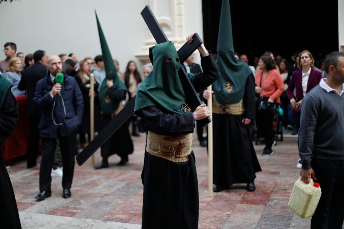 Viernes Santo: En Silencio a los pies de la cruz