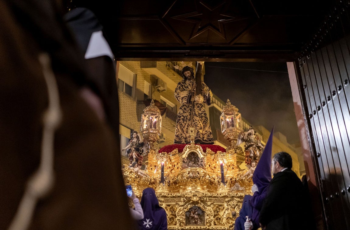 Madrugá de Huelva: Éxtasis de felicidad con el Nazareno y su Madre de la Amargura