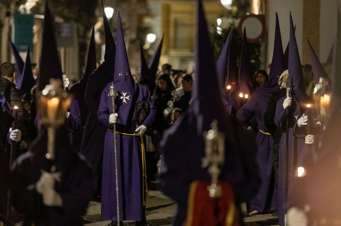 Madrugá de Huelva: Éxtasis de felicidad con el Nazareno y su Madre de la Amargura