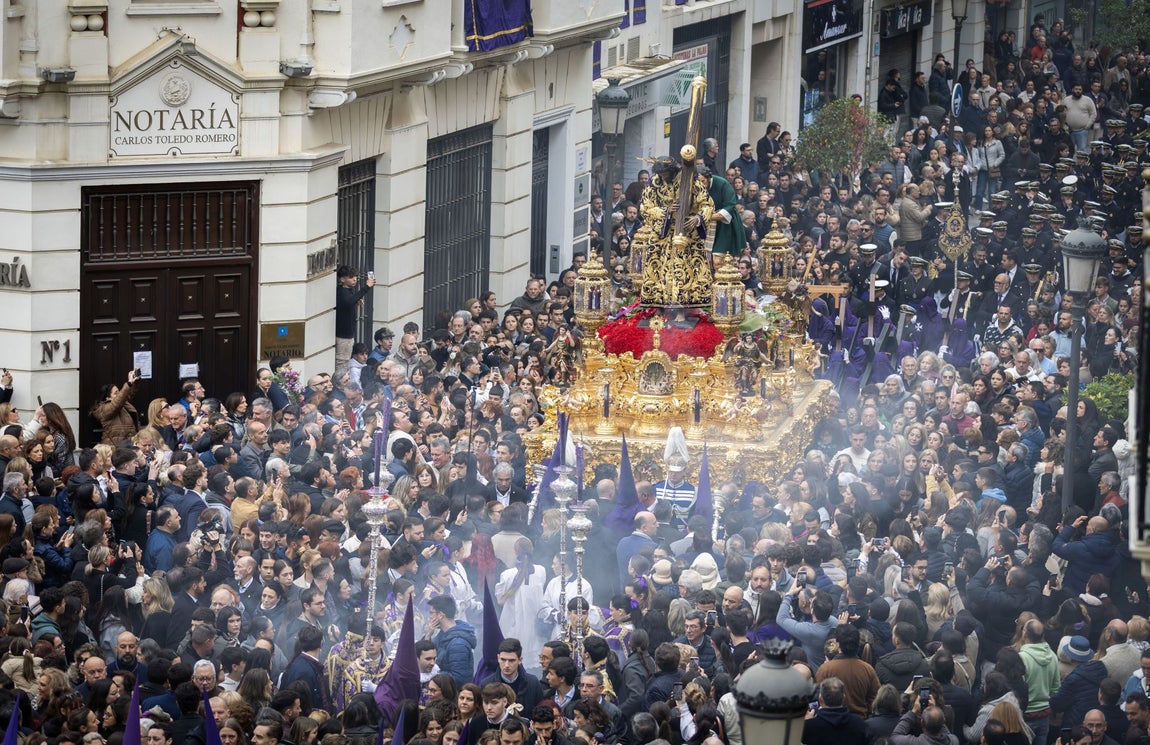 Madrugá de Huelva: Éxtasis de felicidad con el Nazareno y su Madre de la Amargura