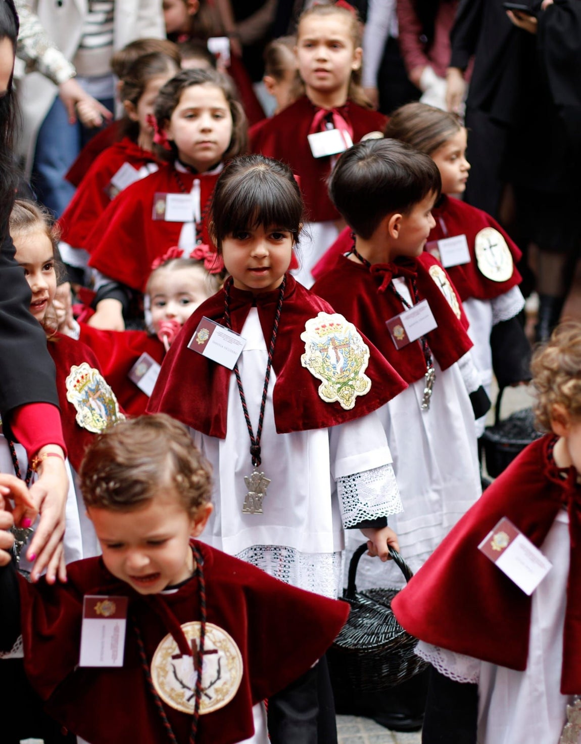 Viernes Santo: La Fe tiñe de burdeos las calles de Huelva