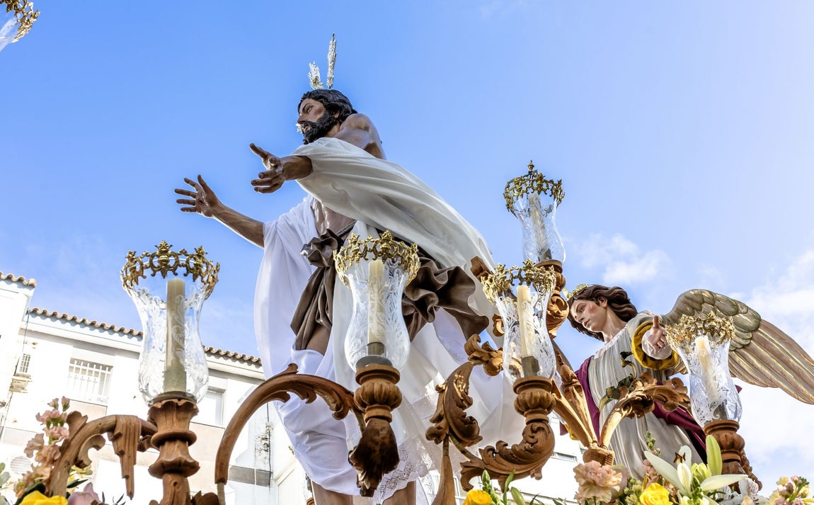 La procesión del Resucitado de Huelva, en imágenes