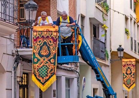 Imagen secundaria 1 - Huelva se viste de gala para el aniversario de la coronación de la Virgen de la Esperanza