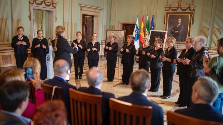 Alumnas de Oria en una actuación en el Ayuntamiento