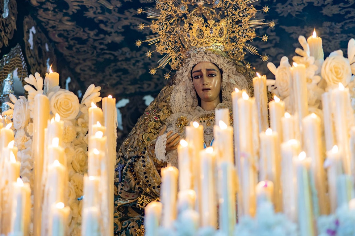 Así fue la noche más especial de la Esperanza, en imágenes