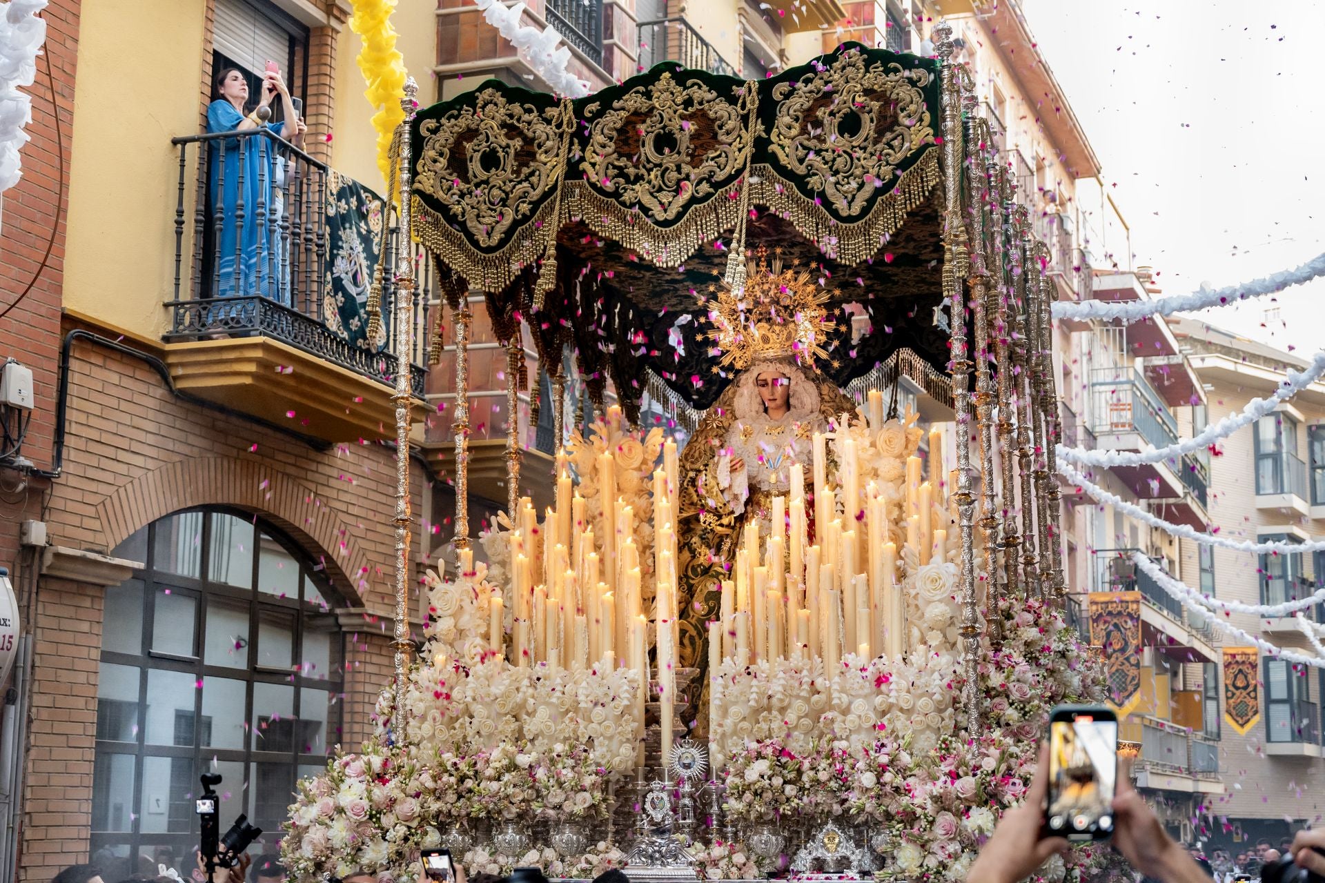 Así fue la noche más especial de la Esperanza, en imágenes