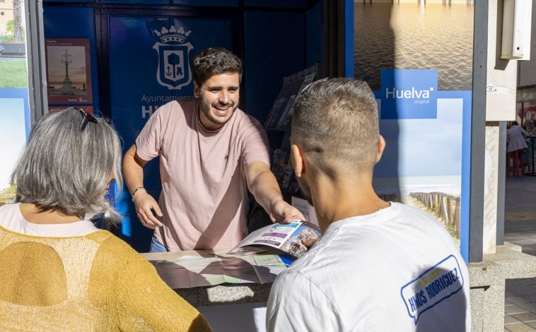 Imagen principal - El itinerario puede solicitarse en el kiosco de Turismo de la plaza de las Monjas