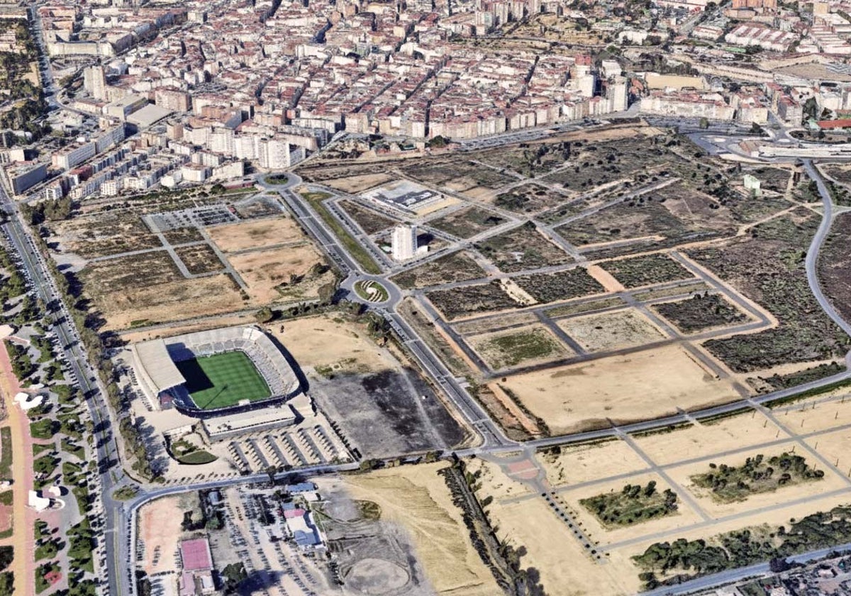 Abajo a la derecha, la zona que se habilitará como aparcamiento para miles de vehículos