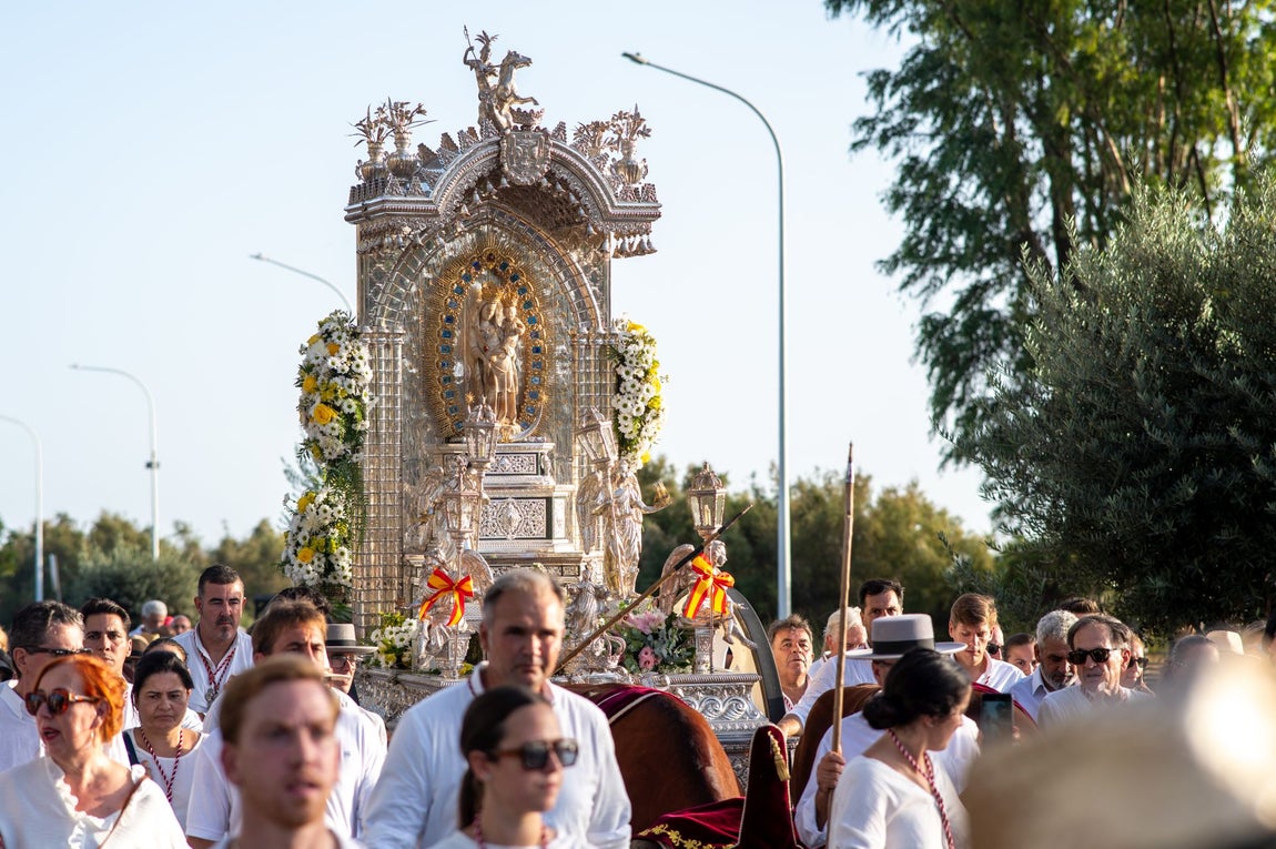 Magna Mariana: Las imágenes de la masiva llegada a Huelva de las patronas de Lepe y Palos