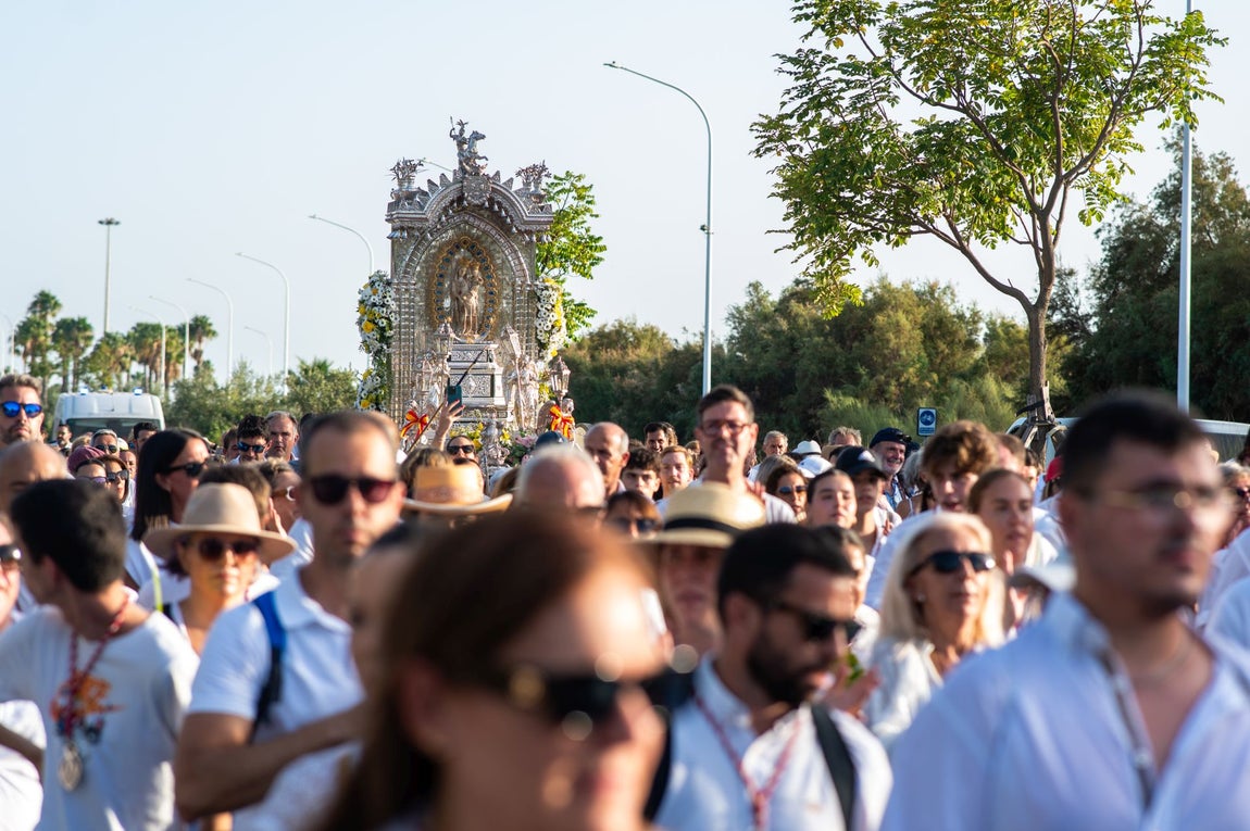 Magna Mariana: Las imágenes de la masiva llegada a Huelva de las patronas de Lepe y Palos