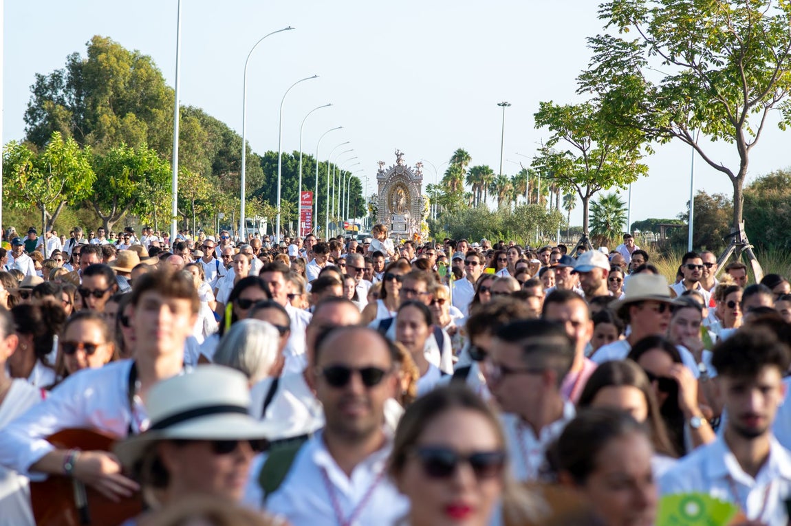 Magna Mariana: Las imágenes de la masiva llegada a Huelva de las patronas de Lepe y Palos