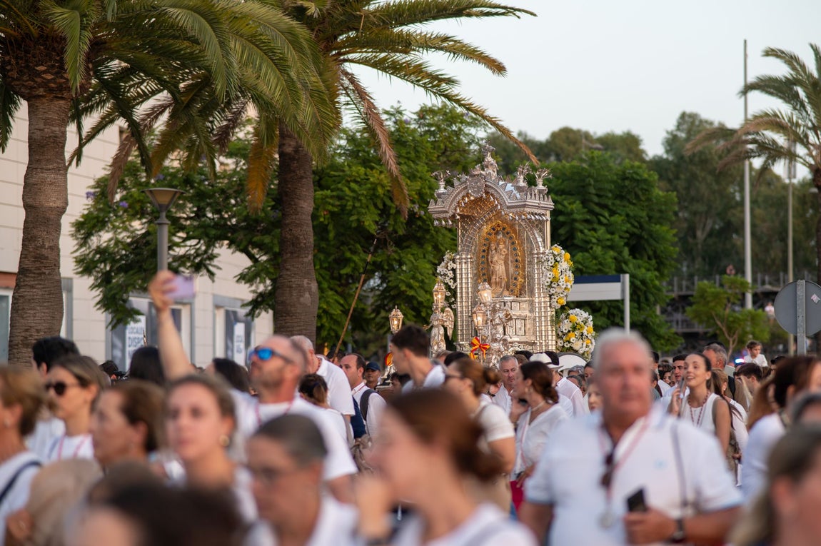Magna Mariana: Las imágenes de la masiva llegada a Huelva de las patronas de Lepe y Palos