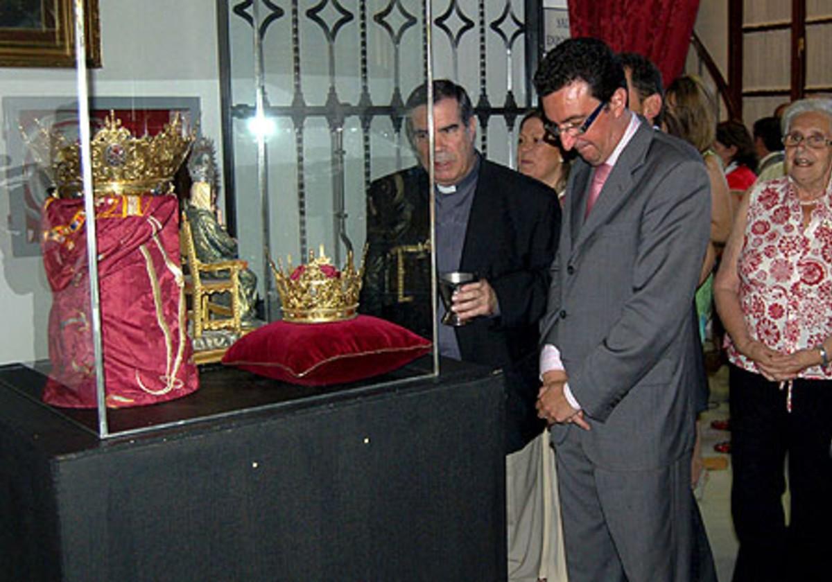Imagen de la exposición de 2010 de la Virgen de la Bella