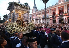 Magna Mariana de Huelva: El baile de los danzaores viste de tradición los pasos de la Virgen de la Peña