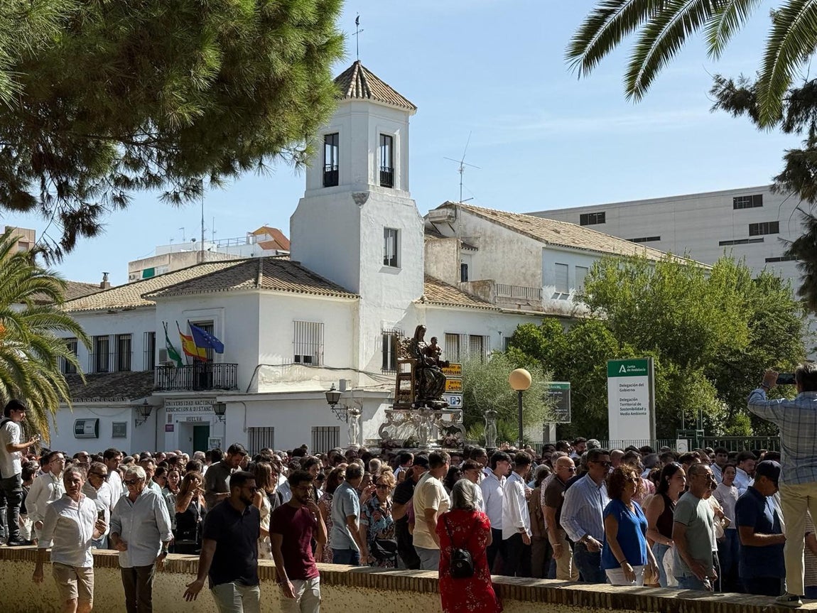 El regreso triunfal de la Virgen de la Bella a su hogar en Lepe, en imágenes