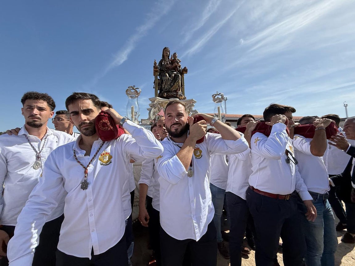 El regreso triunfal de la Virgen de la Bella a su hogar en Lepe, en imágenes
