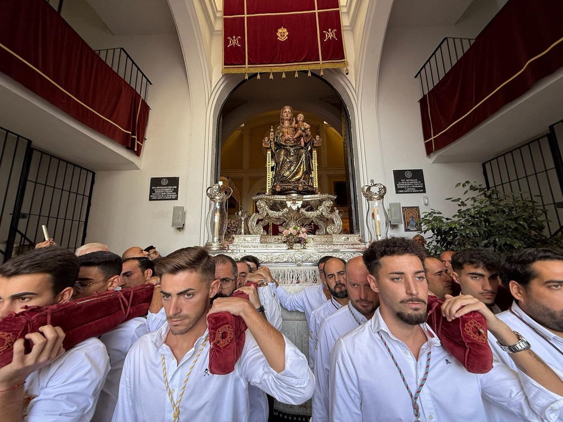 El regreso triunfal de la Virgen de la Bella a su hogar en Lepe, en imágenes