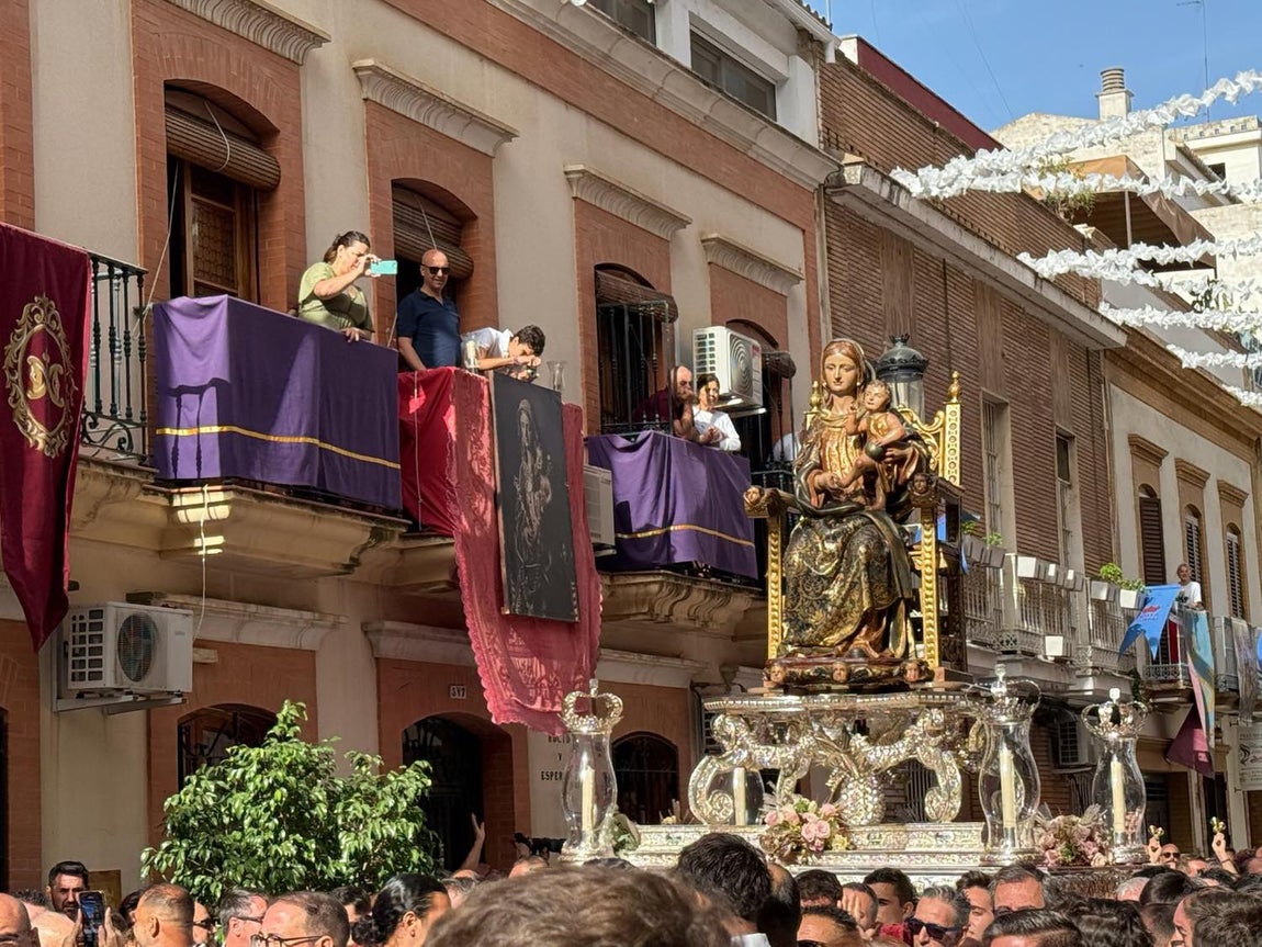 El regreso triunfal de la Virgen de la Bella a su hogar en Lepe, en imágenes