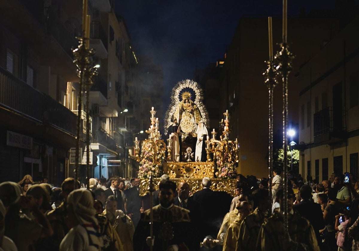 Las calles del Polvorin se llenaron para la procesion del Rosario