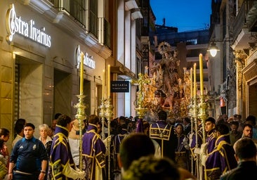 Un rezo en recuerdo de las ánimas benditas por las calles de Huelva
