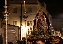 La Virgen del Patrocinio, durante el rezo del santo rosario
