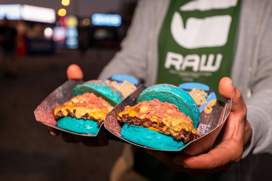 Las mejores imágenes del desembarco de The Champions Burger en Huelva