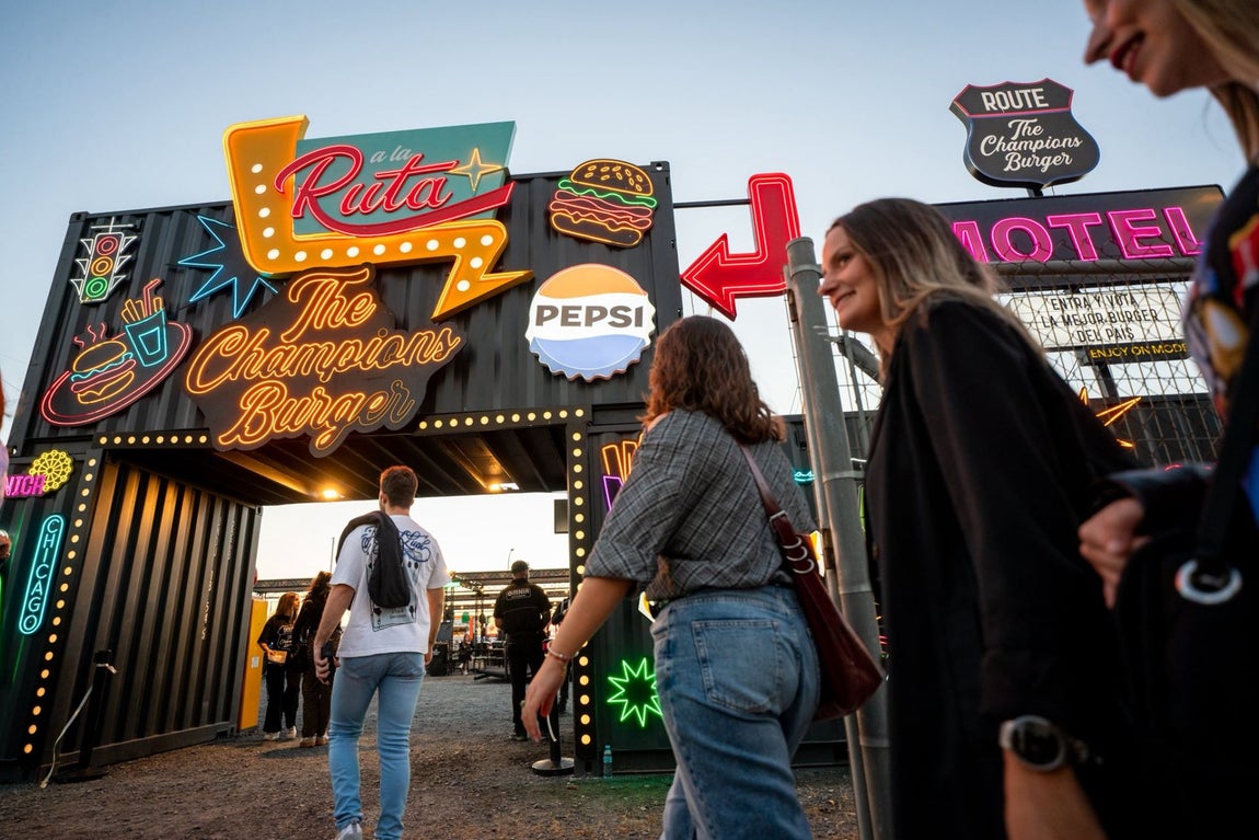Las mejores imágenes del desembarco de The Champions Burger en Huelva