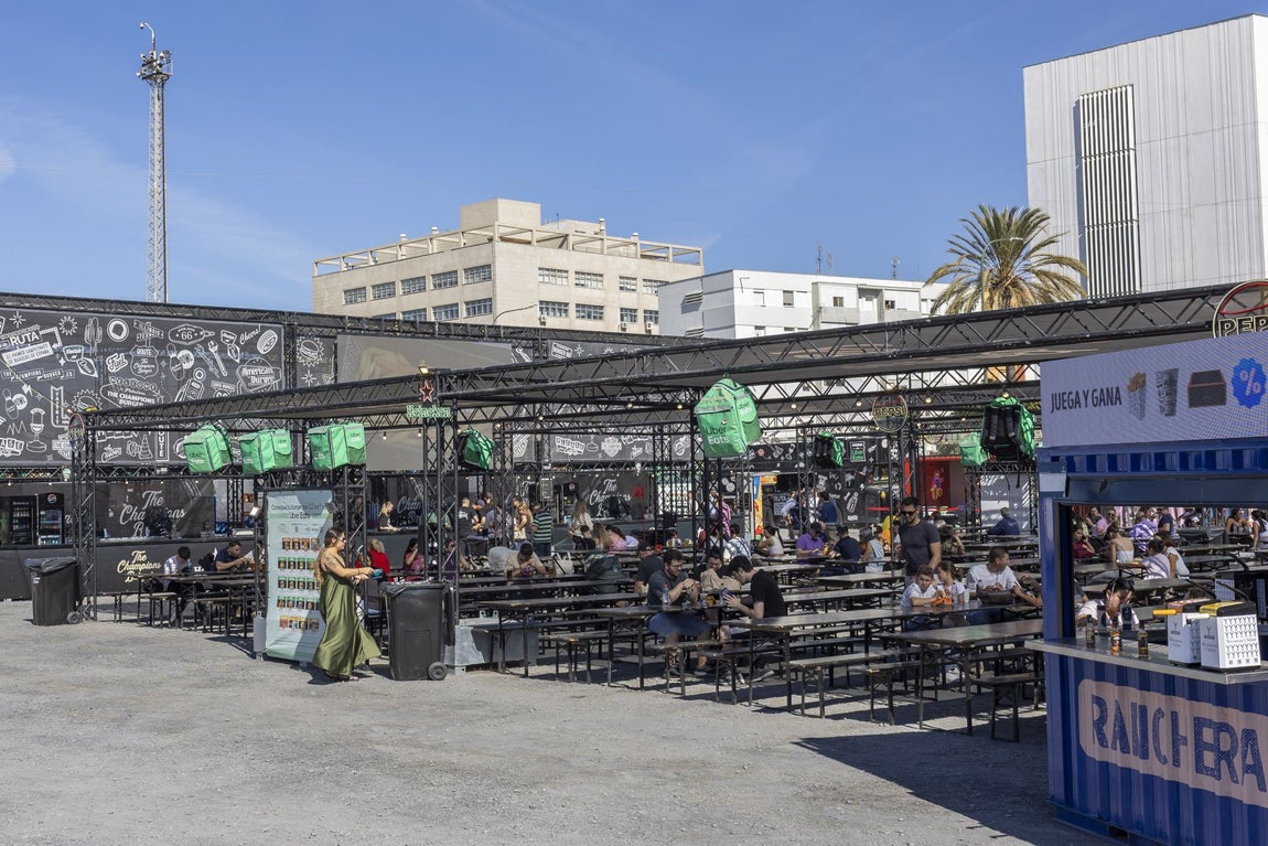 Las mejores imágenes del desembarco de The Champions Burger en Huelva