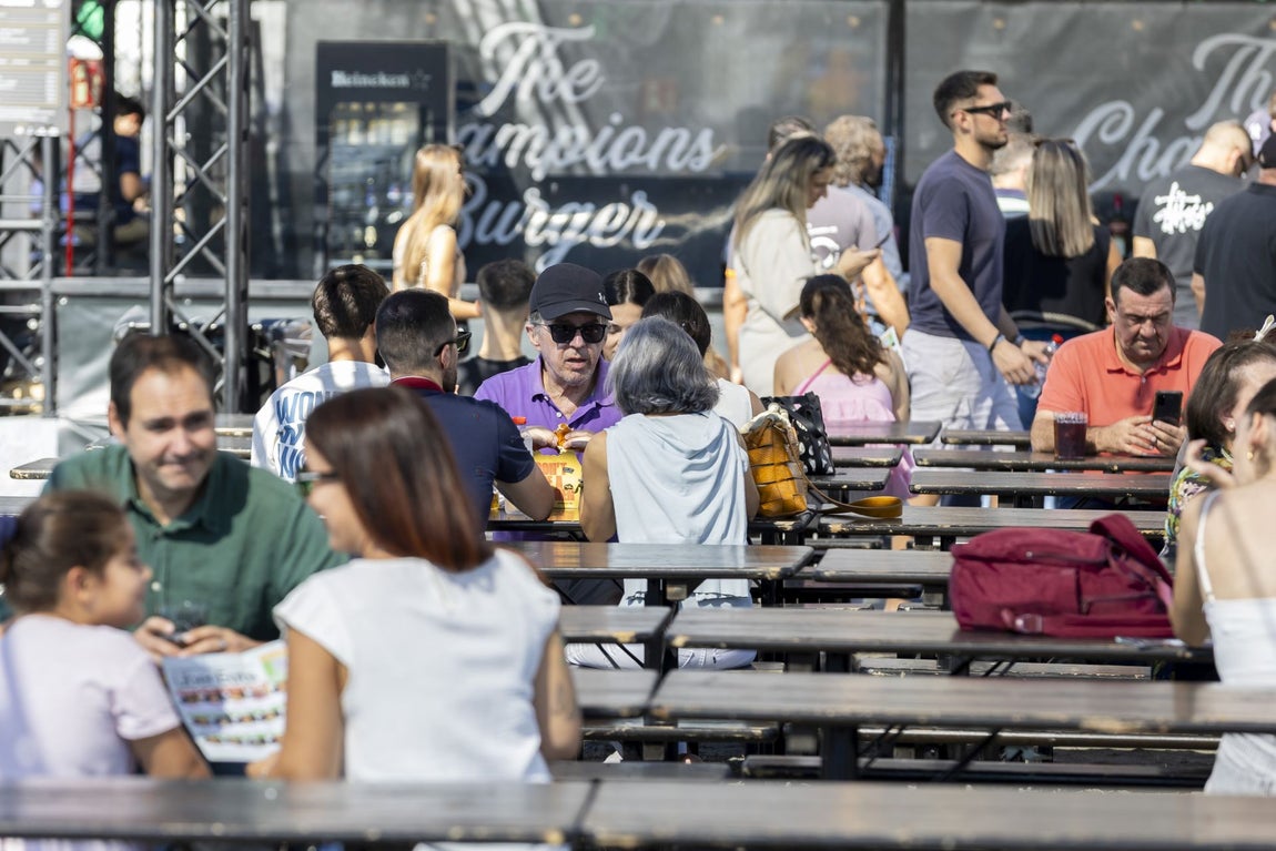 Las mejores imágenes del desembarco de The Champions Burger en Huelva