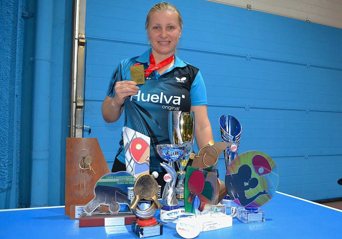 Joanna Zilotin, con algunos de sus trofeos