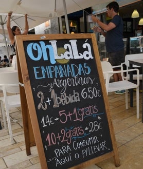 Imagen secundaria 2 - Estos dos jóvenes emprendedores han decidido mantener el nombre como seña de identidad del local, aunque han introducido numerosas novedades en el negocio, para darle su propio toque