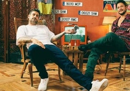 Aquí puedes ver el vídeo de la nueva versión de 'Con la luna llena' de Melendi y Manuel Carrasco