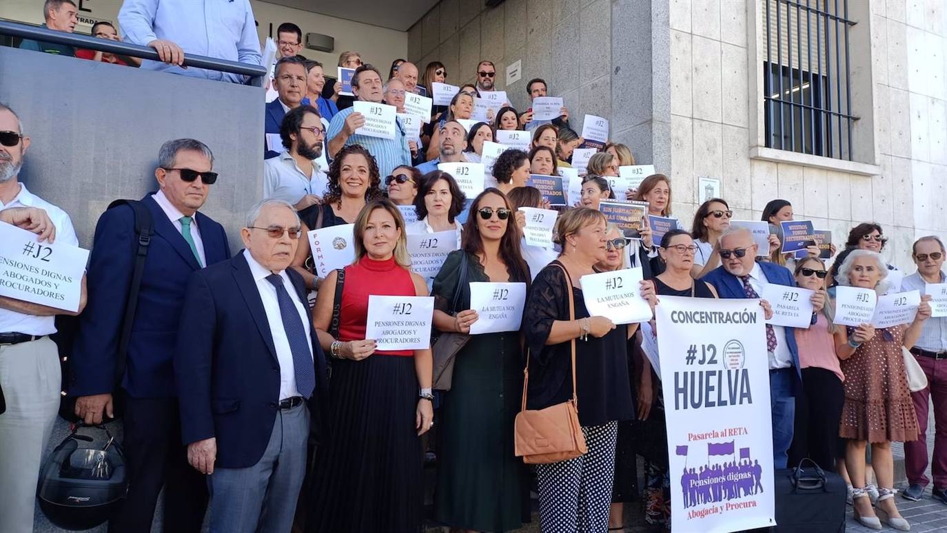 Concentración de abogados y procuradores este jueves