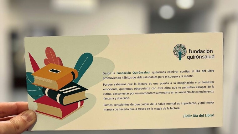 Quirónsalud Huelva regala un libro a sus pacientes hospitalizados