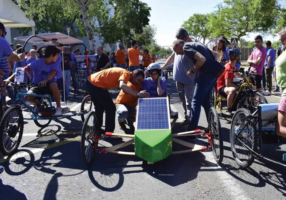 Foto de archivo de una pasada edición de la carrera de vehículos solares