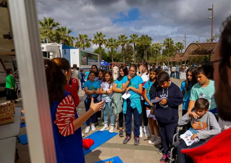 Imagen secundaria 1 - La alcaldesa de Huelva ha estado en la inauguración de la 'Ruta Enfermera' que también ha recibido la visita de un centro escolar