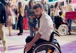 Luippi, el influencer onubense que muestra cómo se vive la Feria de Jerez en silla de ruedas