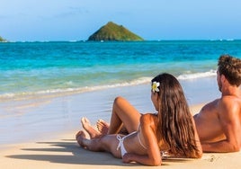 ¿Qué es el callo solar? La peligrosa tendencia de TikTok para broncearte de la que advierte la OCU