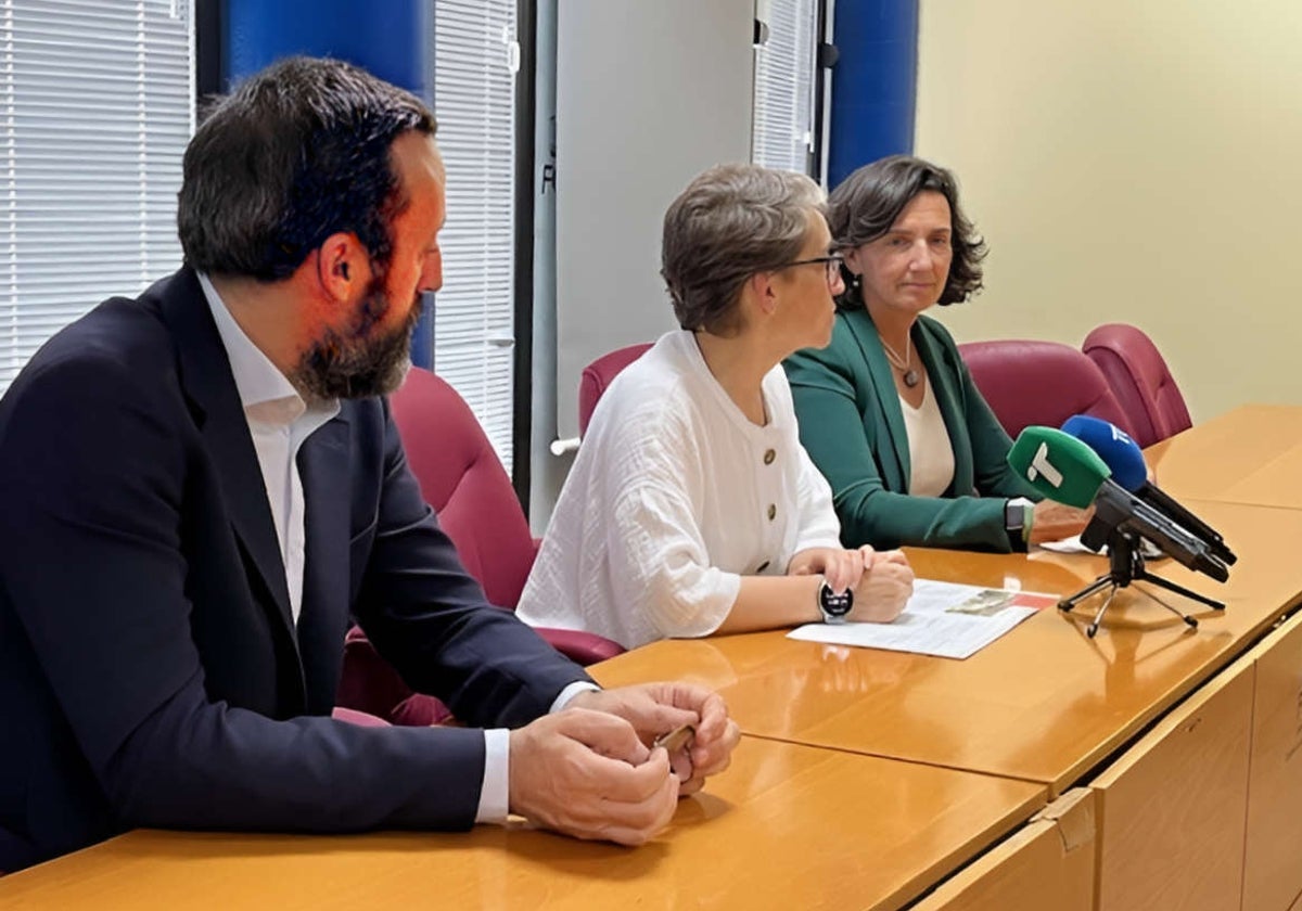 María de la O Barroso y Teresa Mañueco en rueda de prensa